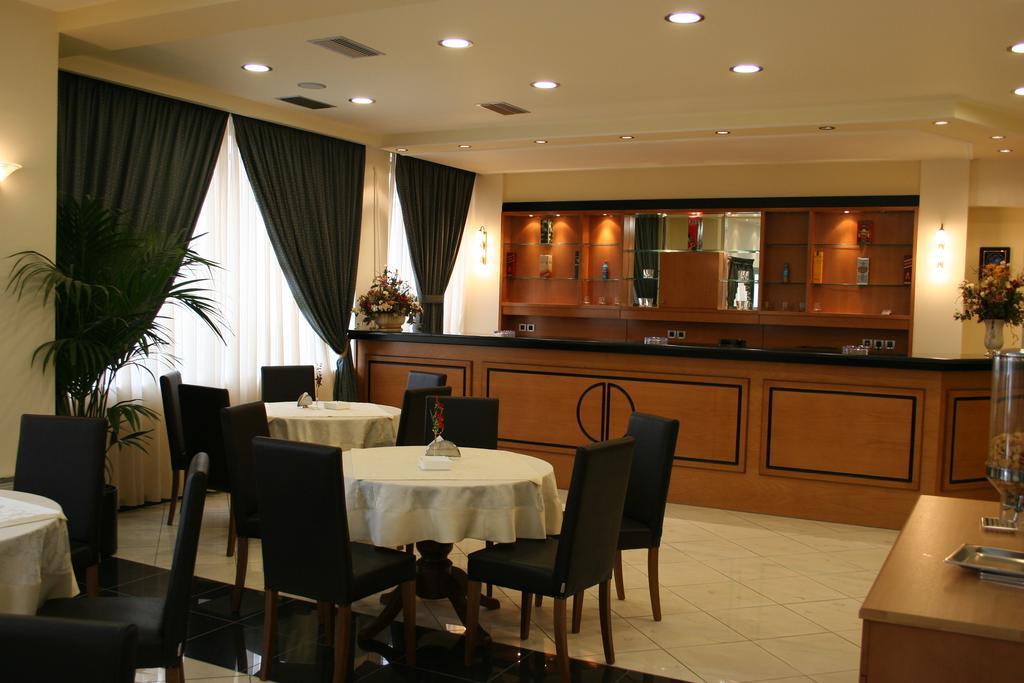 Hotel Platon Atenas Exterior foto