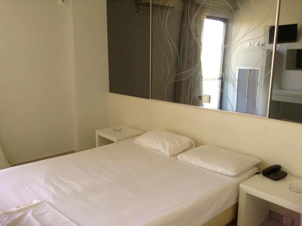 Hotel Platon Atenas Exterior foto
