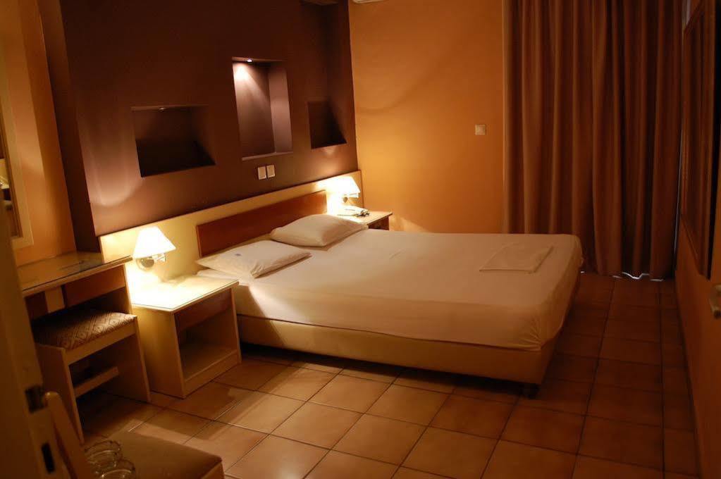 Hotel Platon Atenas Exterior foto