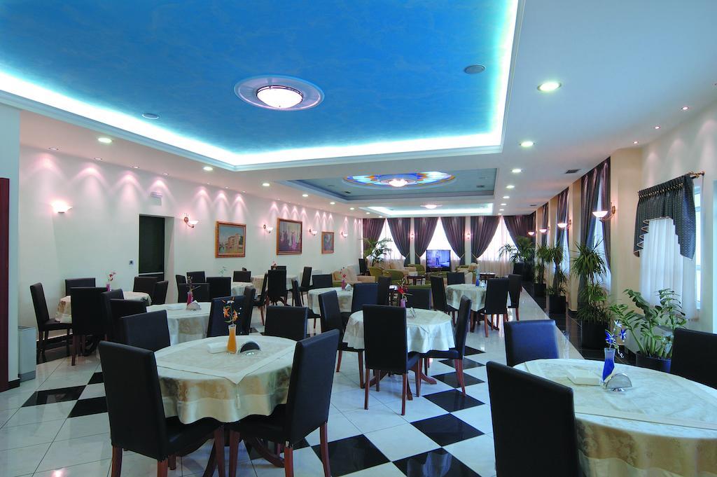 Hotel Platon Atenas Exterior foto